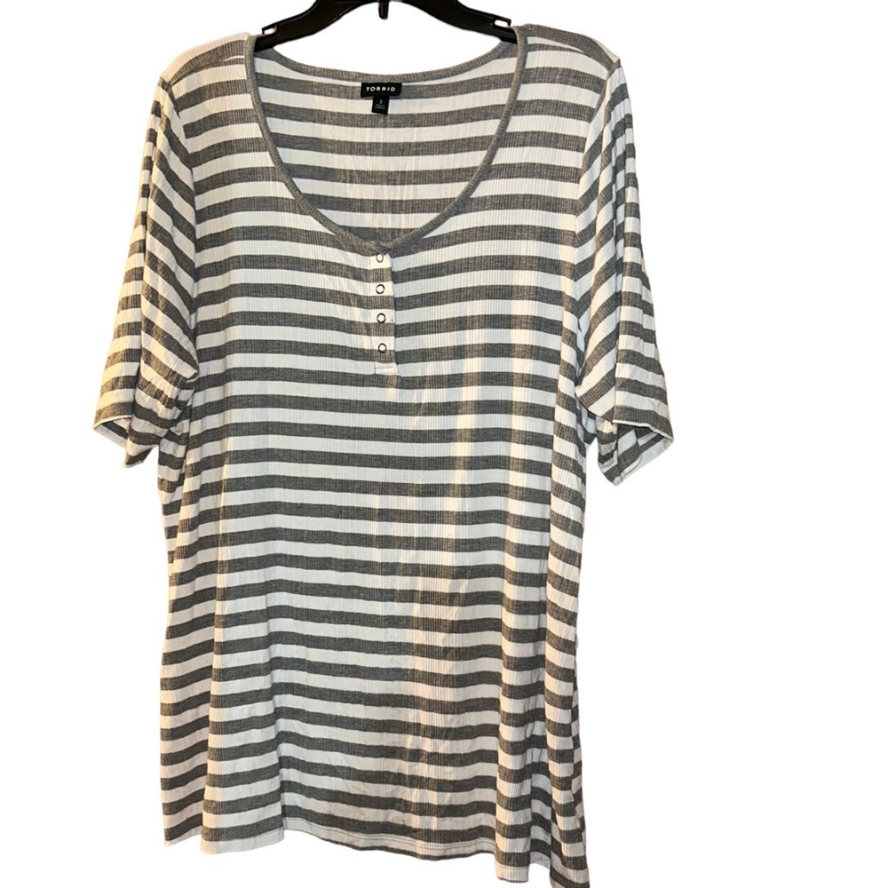 Torrid Womens Henley Tee Short Sleeve Gray White Striped 3X Stretch shirt top